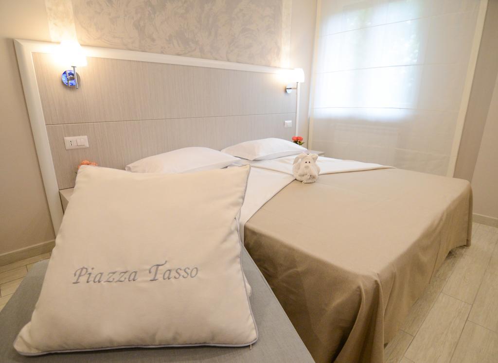 Bed and Breakfast Le Quattro Piazze Sorrent Zimmer foto